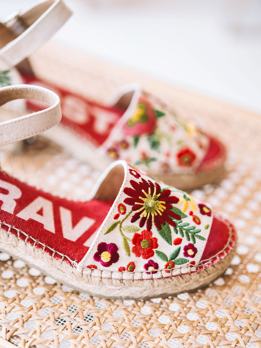WOMEN'S LOW-HEEL ESPADRILLE WITH FLORAL EMROIDERY | TAMARIU